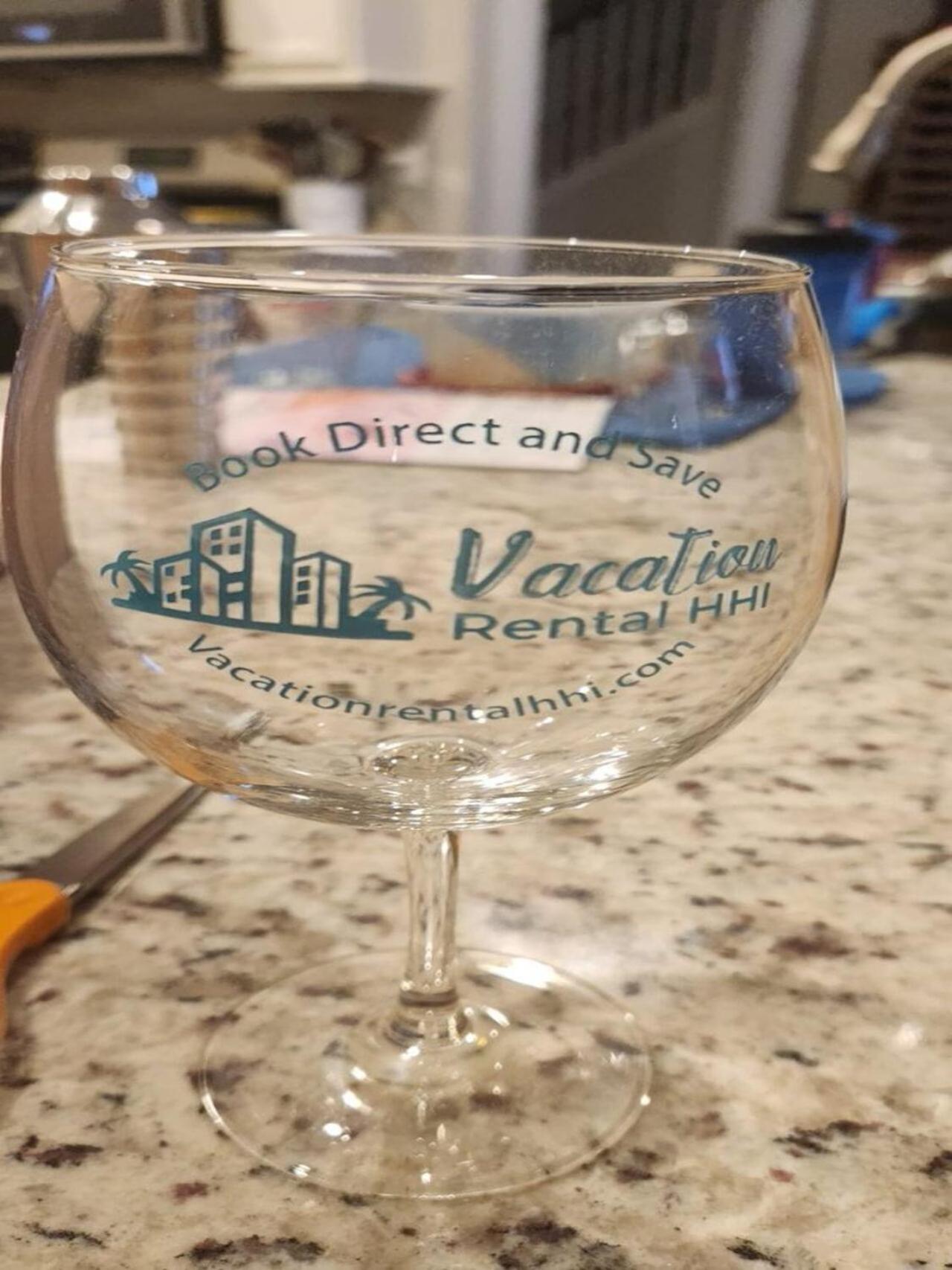 Apart-hotel Ocean Dunes #111, In Coligny Beach, 43 S Forest Dr, Hilton Head Sc, Oceanfront Condo, Heated Pool, By Vacation Hhi *