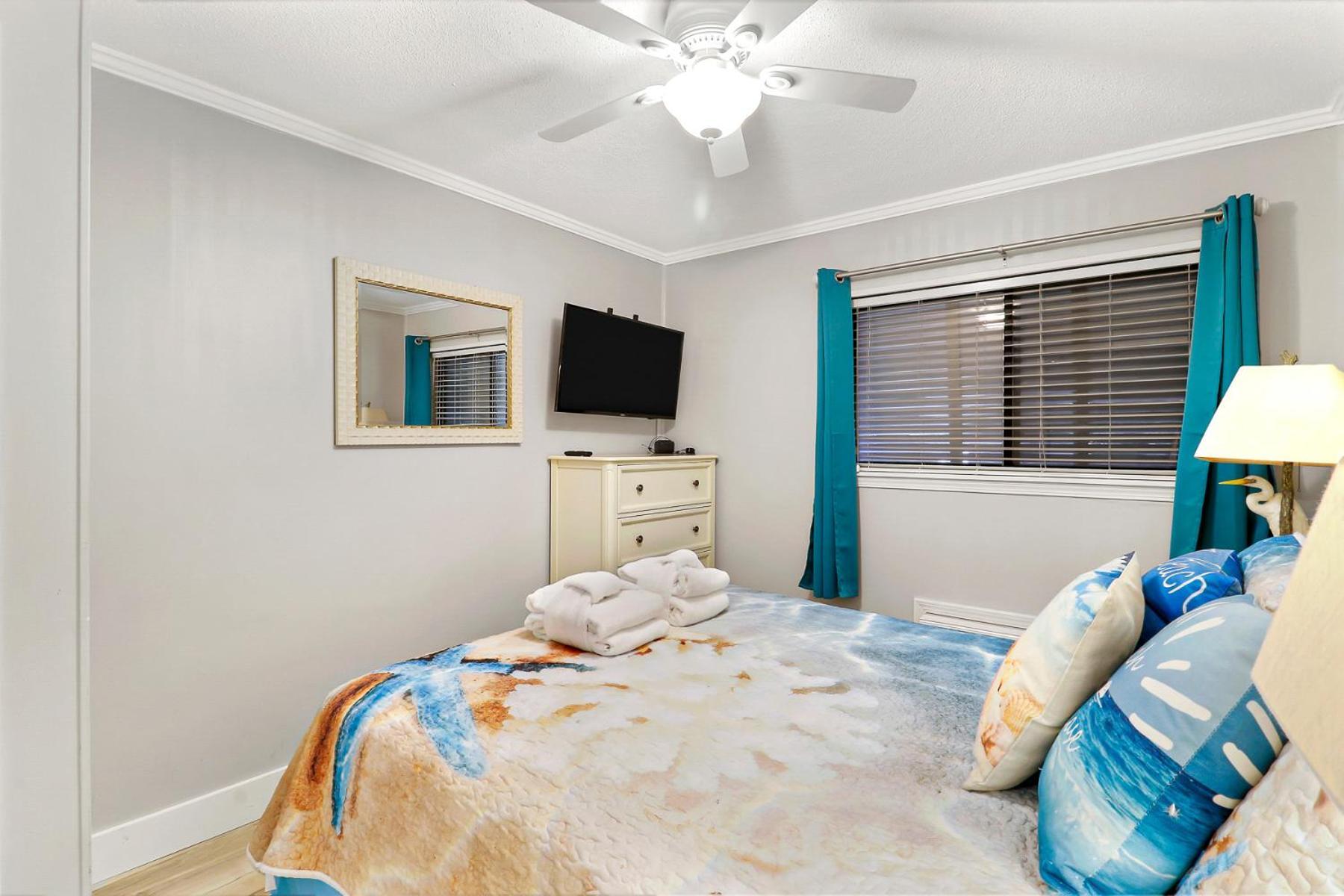 Apartahotel Ocean Dunes #111, In Coligny Beach, 43 S Forest Dr, Hilton Head Sc, Oceanfront Condo, Heated Pool, By Vacation Hhi